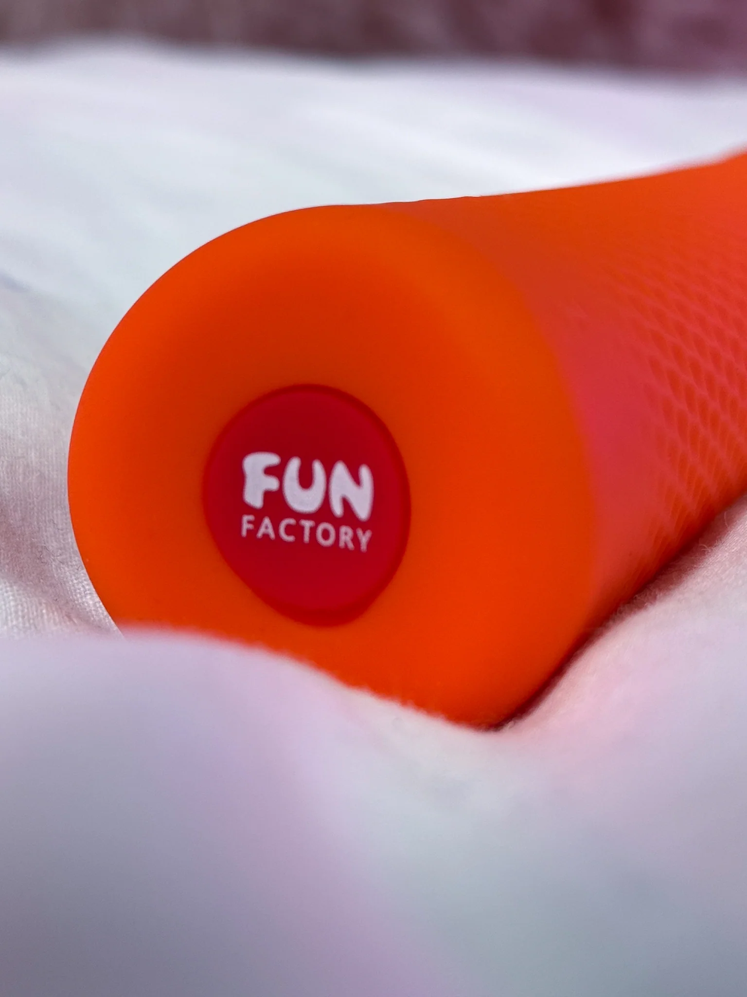 Fun Factory VIM Orange - Extra Quiet Silicone Wand Massager - Image 4