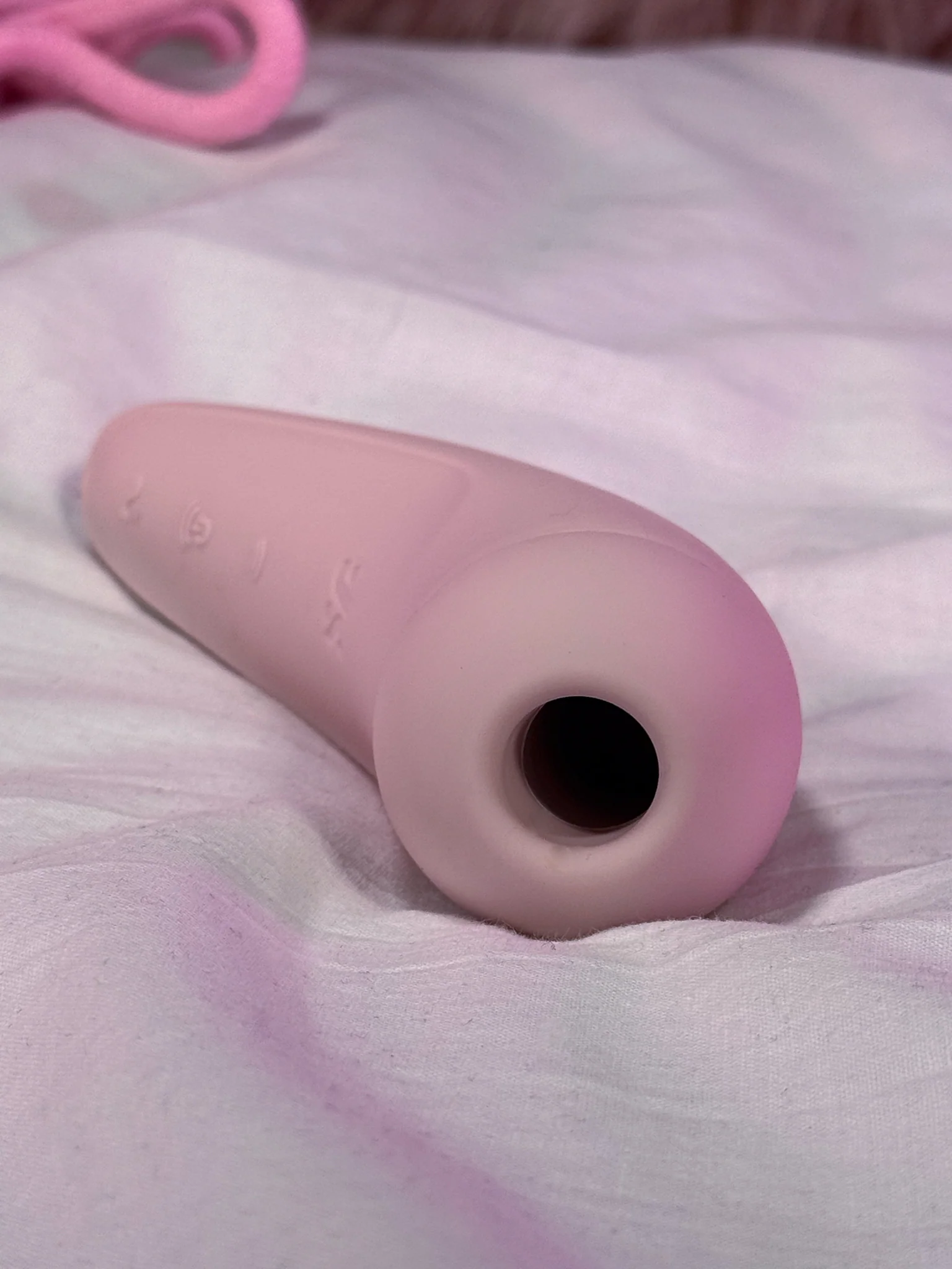 Satisfyer Curvy 2+ App-Controlled Clitoral Vibrator - Image 3