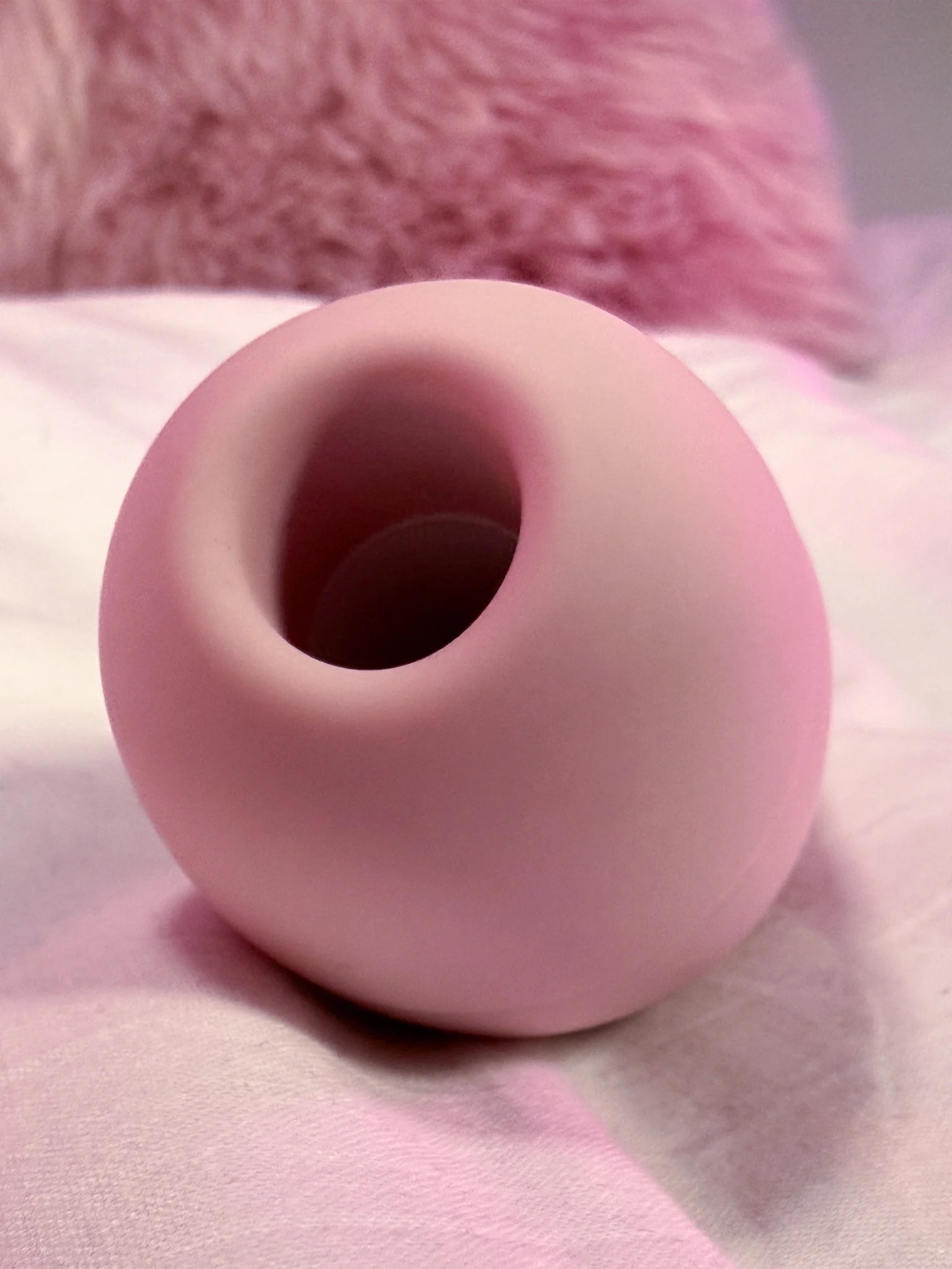 Satisfyer Curvy 2+ App-Controlled Clitoral Vibrator - Image 4