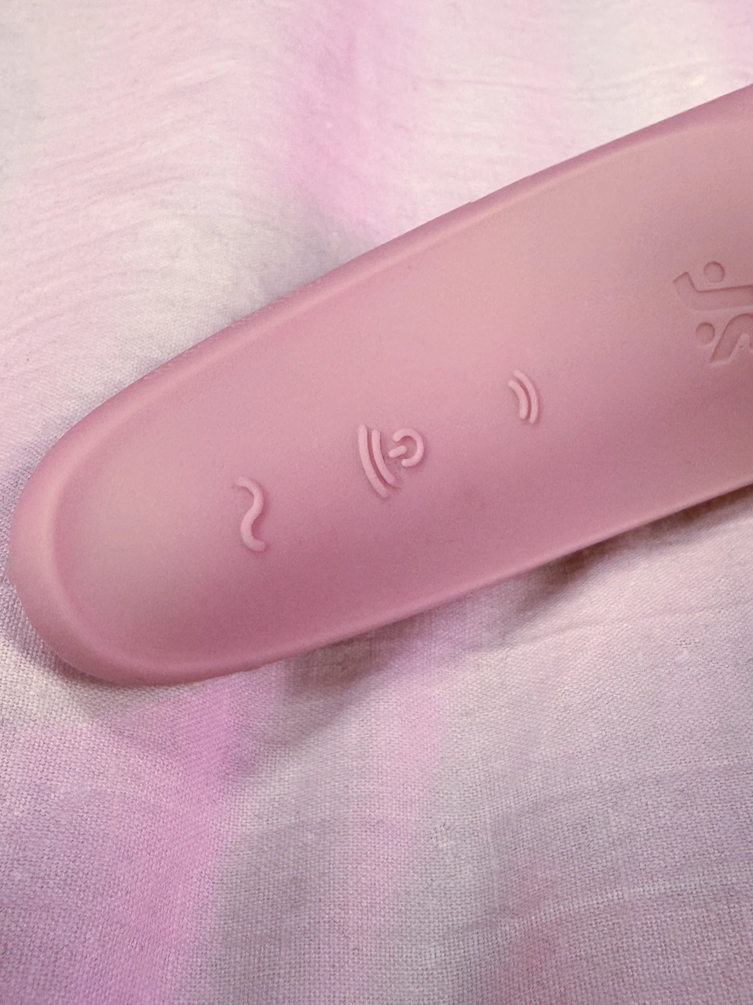 Satisfyer Curvy 2+ App-Controlled Clitoral Vibrator - Image 5